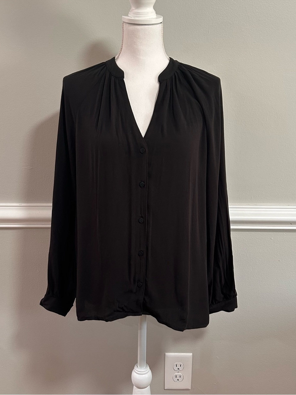 Old Navy Black Button-Down Long Sleeve Blouse